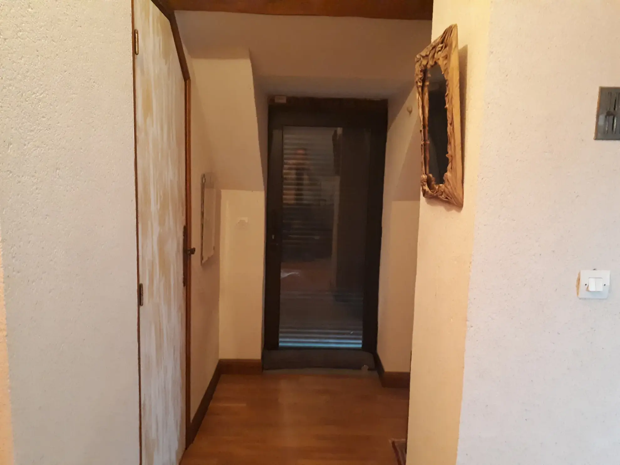 Belle propriété avec étang, jardin arboré et dépendances à Les Ormes 