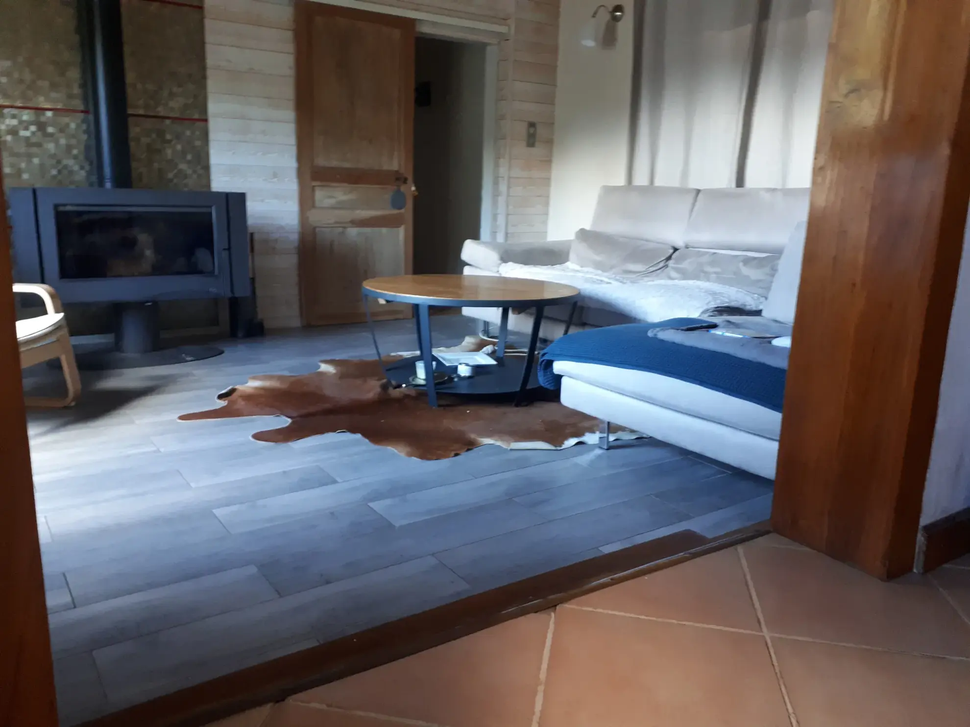 Belle propriété avec étang, jardin arboré et dépendances à Les Ormes 