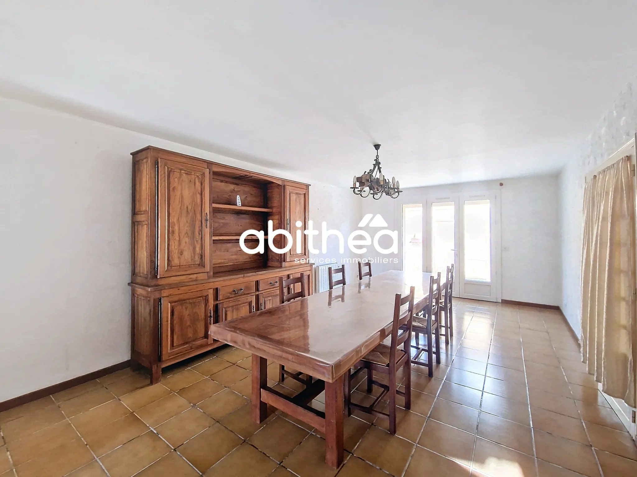 Ensemble immobilier de deux maisons à Soumoulins 17130, terrain clos, potentiel locatif et confort familial 