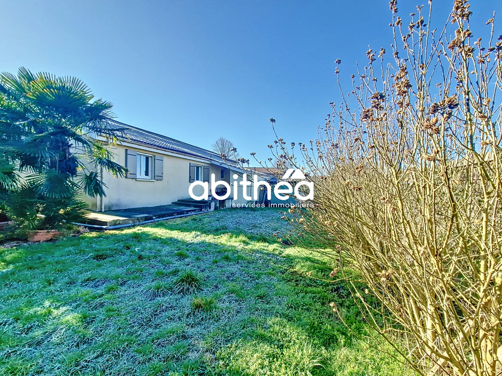 Ensemble immobilier de deux maisons à Soumoulins 17130, terrain clos, potentiel locatif et confort familial 