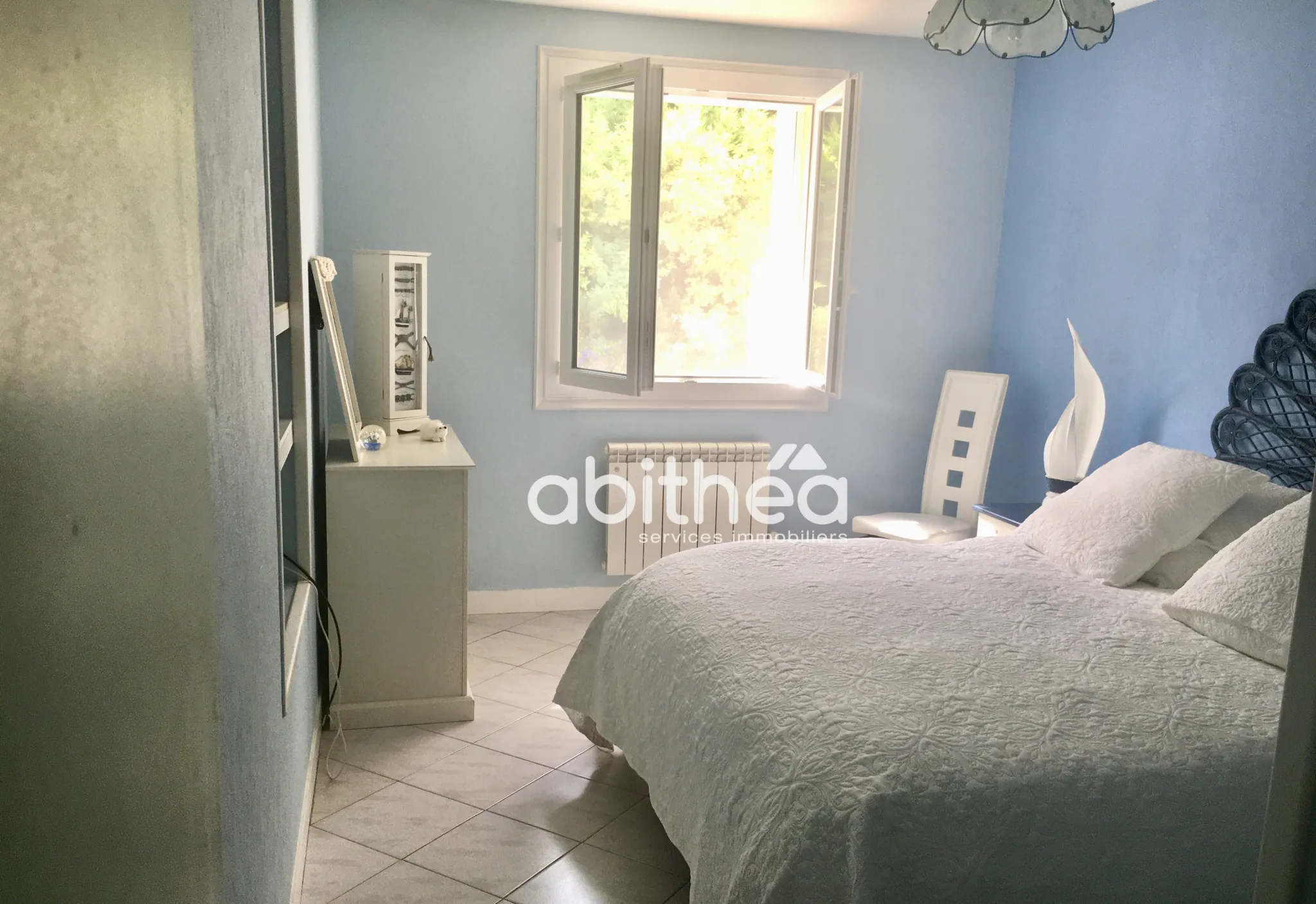 Ensemble immobilier de deux maisons à Soumoulins 17130, terrain clos, potentiel locatif et confort familial 