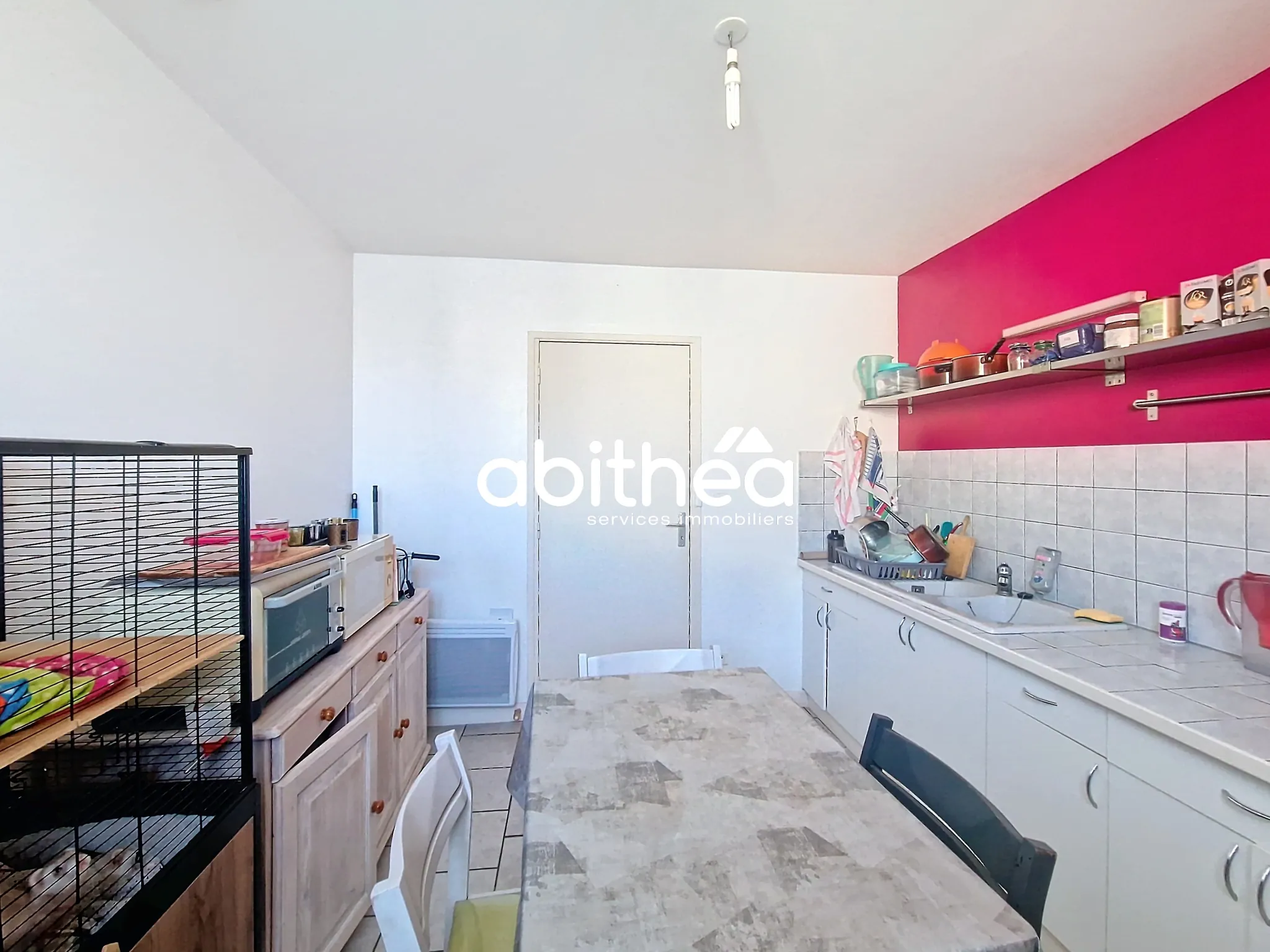 Ensemble immobilier de deux maisons à Soumoulins 17130, terrain clos, potentiel locatif et confort familial 