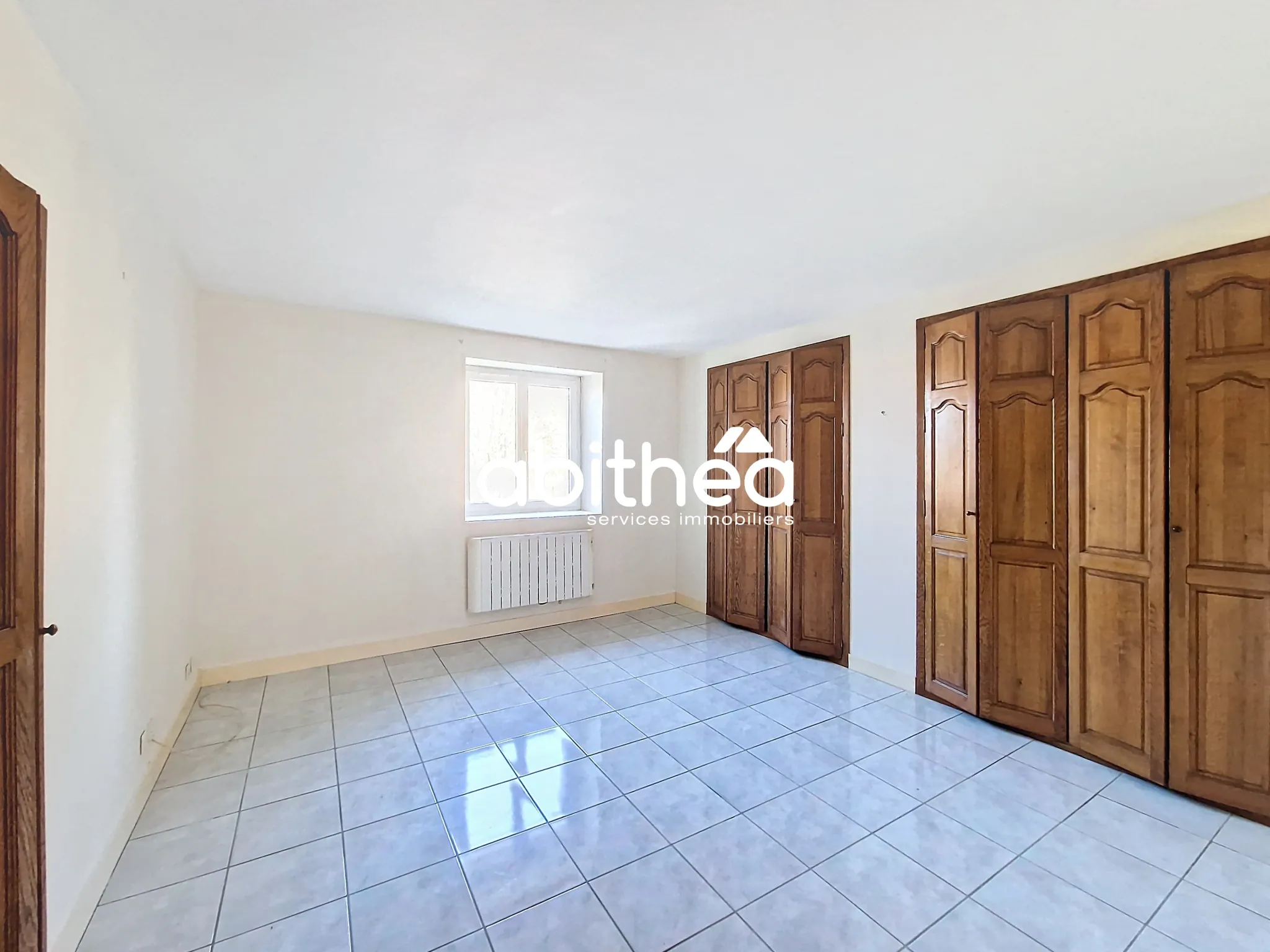 Ensemble immobilier de deux maisons à Soumoulins 17130, terrain clos, potentiel locatif et confort familial 