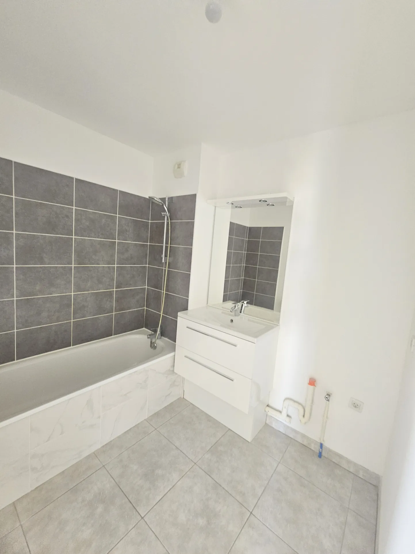 Appartement F3 avec terrasse et parking à Juvignac – Loi Pinel possible 