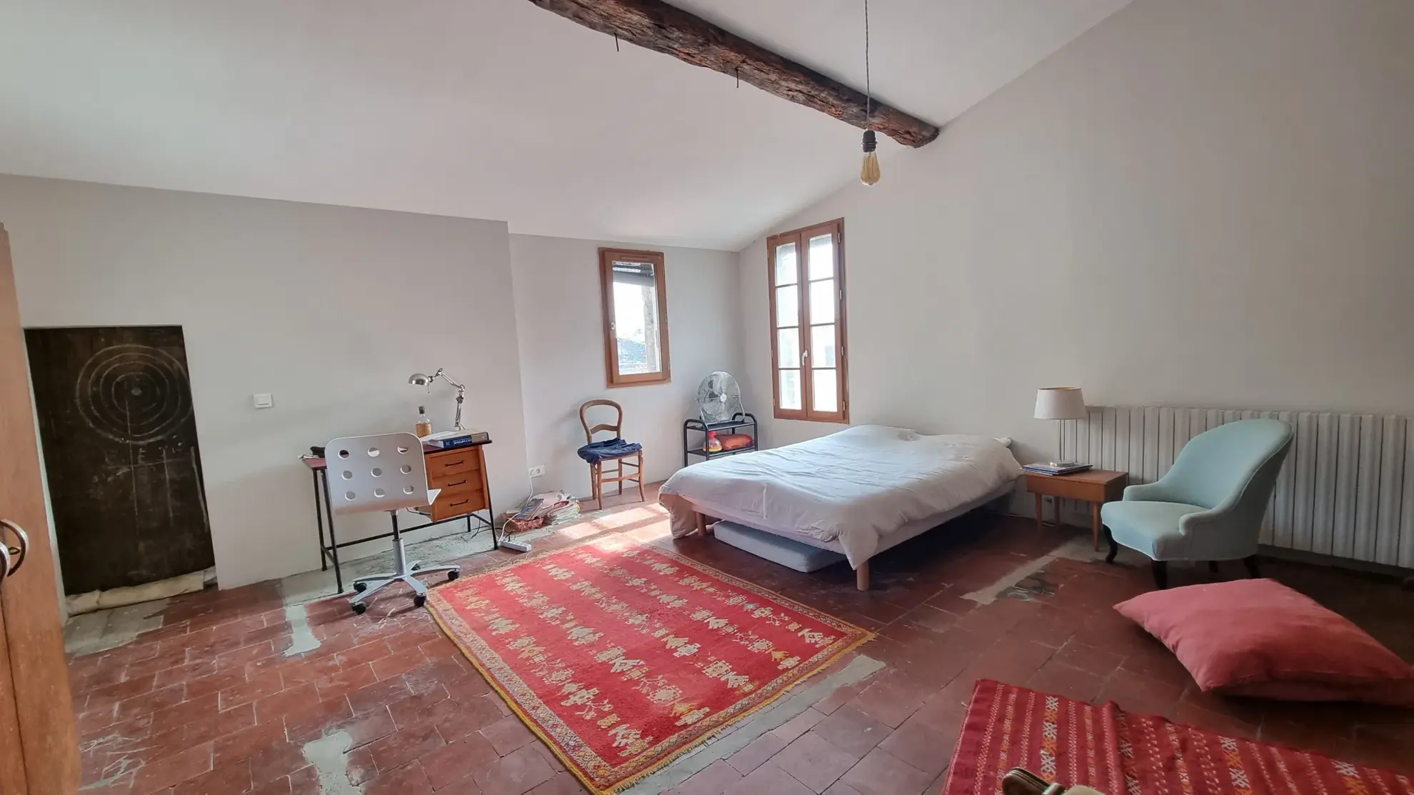 Maison de charme ancienne de 150 m² à Sommieres avec cour et terrasse 