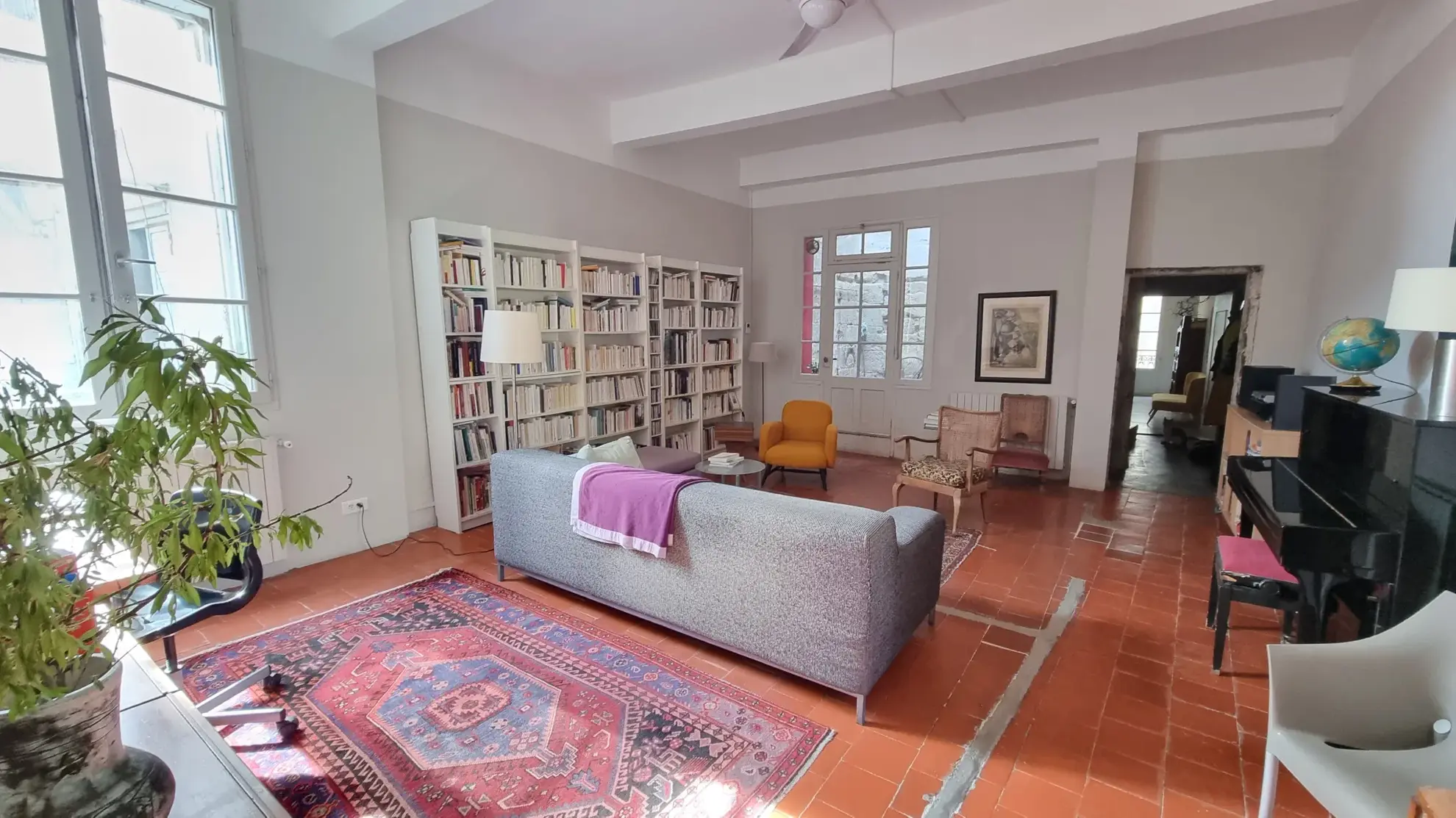 Maison de charme ancienne de 150 m² à Sommieres avec cour et terrasse