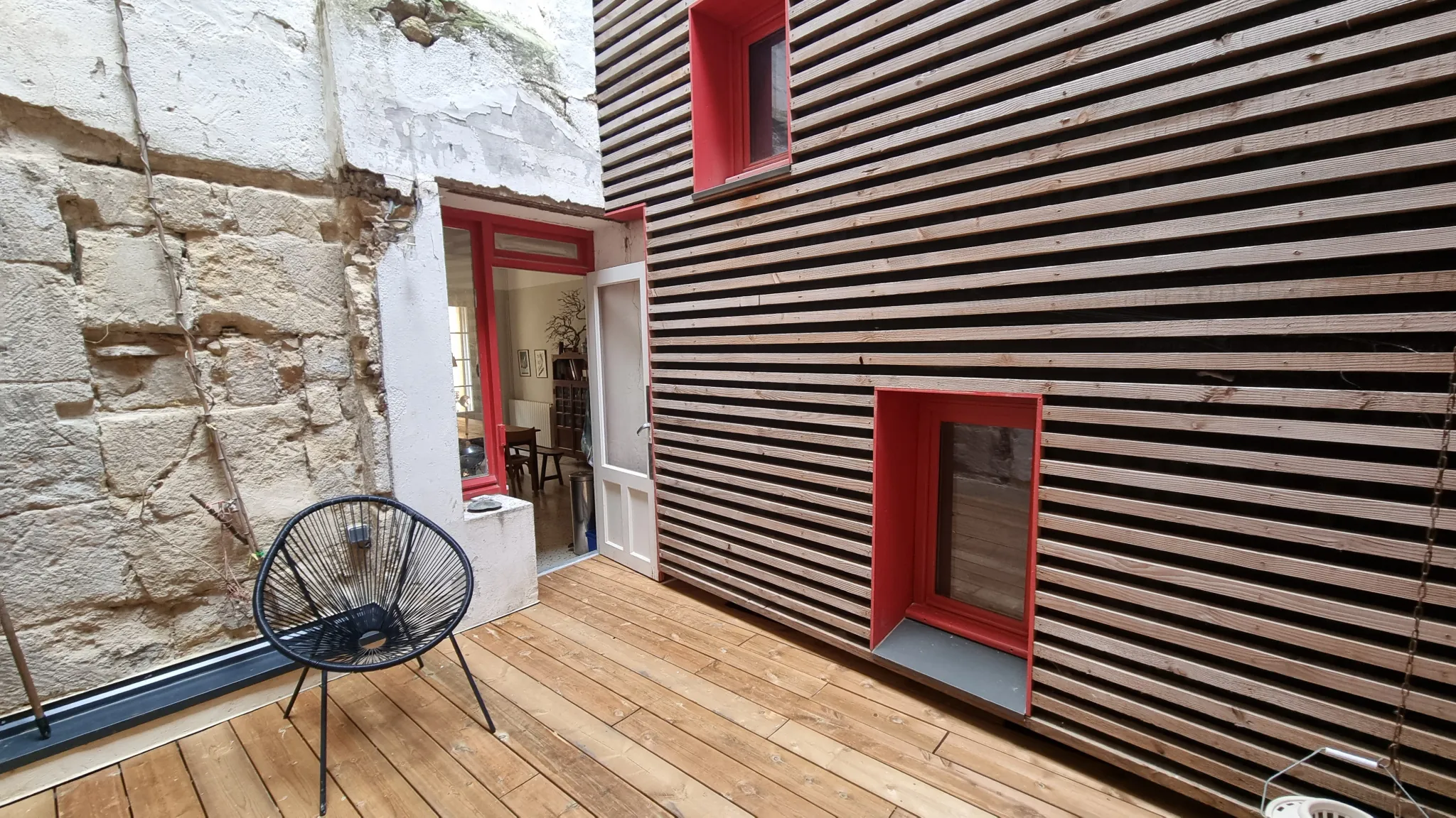 Maison de charme ancienne de 150 m² à Sommieres avec cour et terrasse 