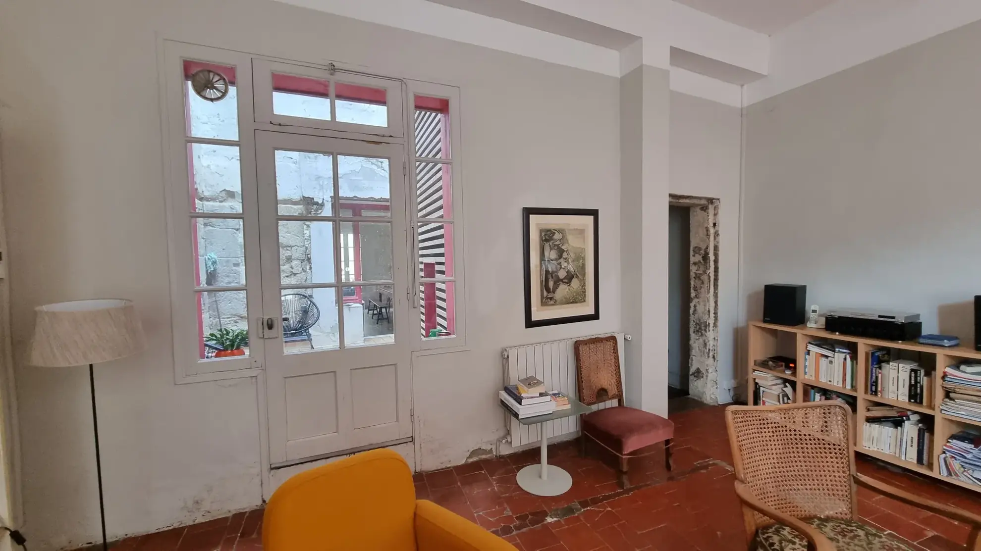 Maison de charme ancienne de 150 m² à Sommieres avec cour et terrasse 