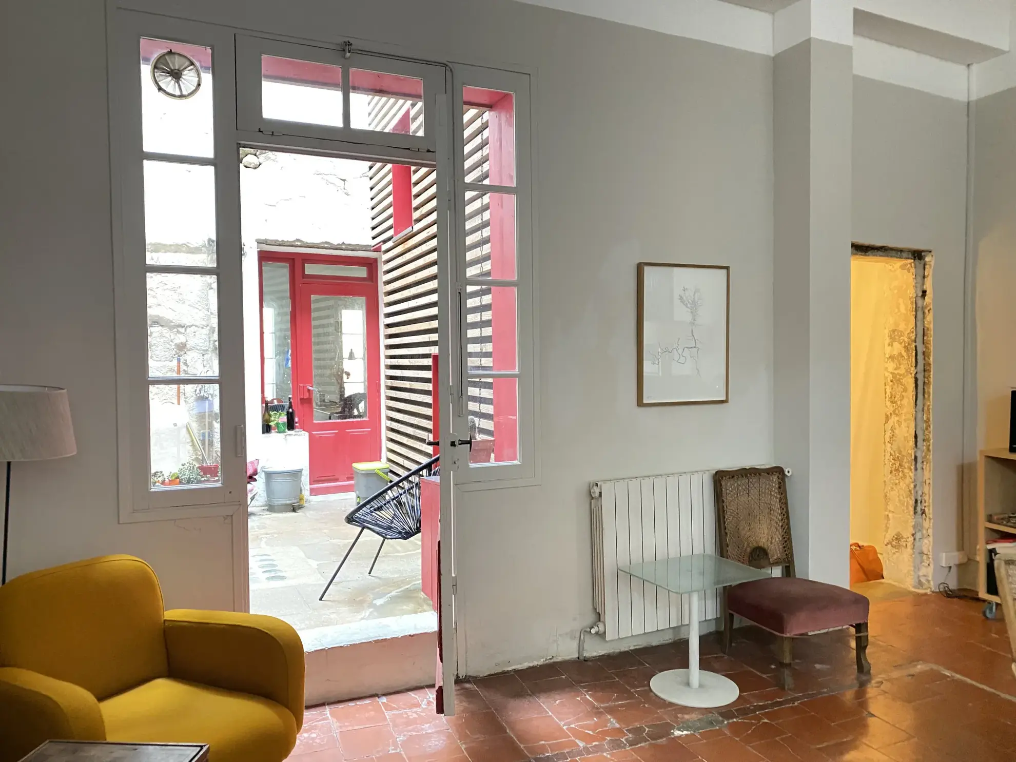 Maison de charme ancienne de 150 m² à Sommieres avec cour et terrasse 