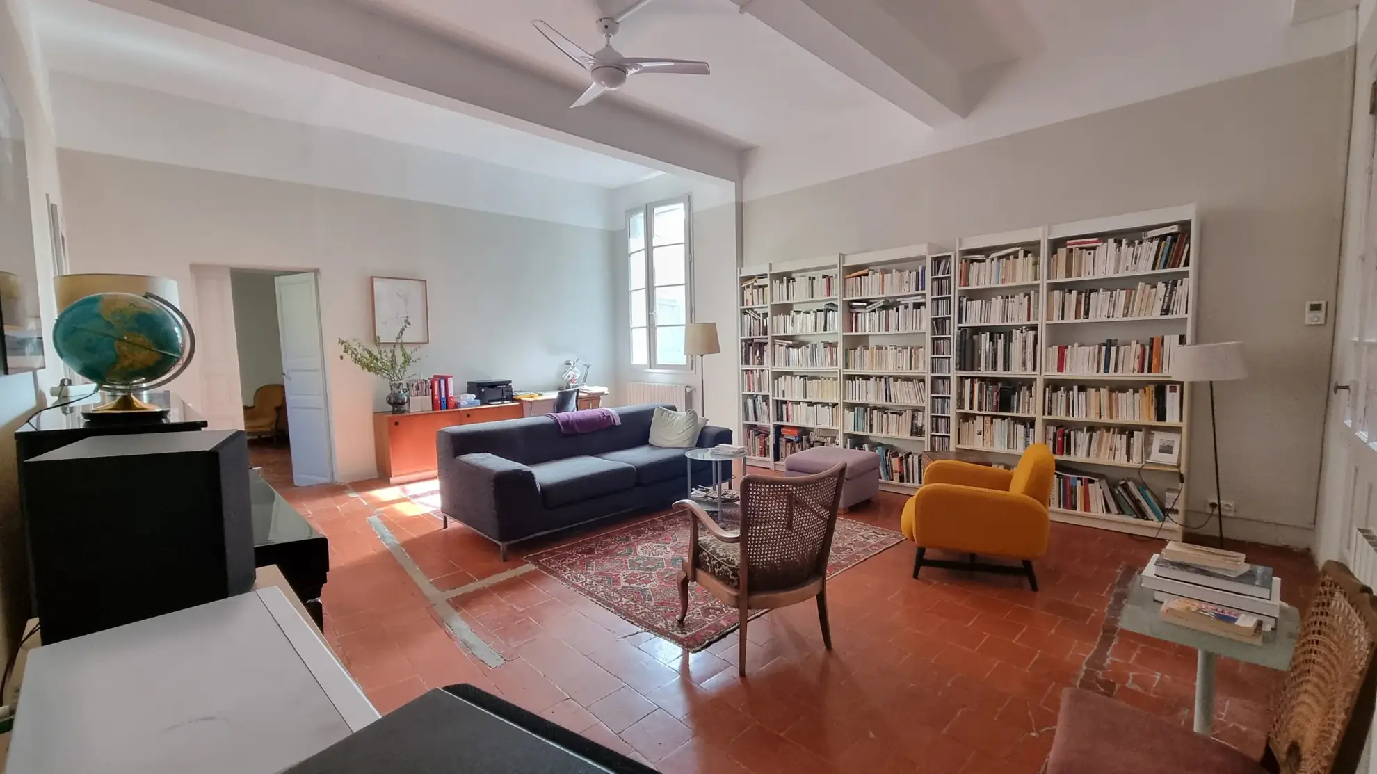 Maison de charme ancienne de 150 m² à Sommieres avec cour et terrasse 