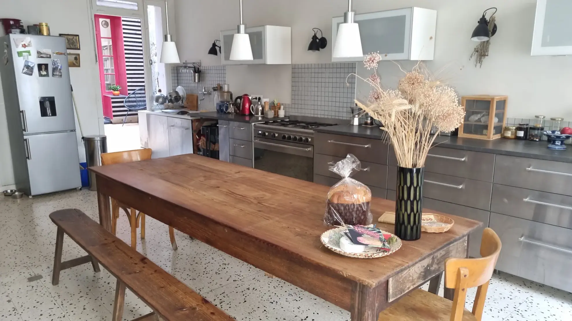 Maison de charme ancienne de 150 m² à Sommieres avec cour et terrasse 