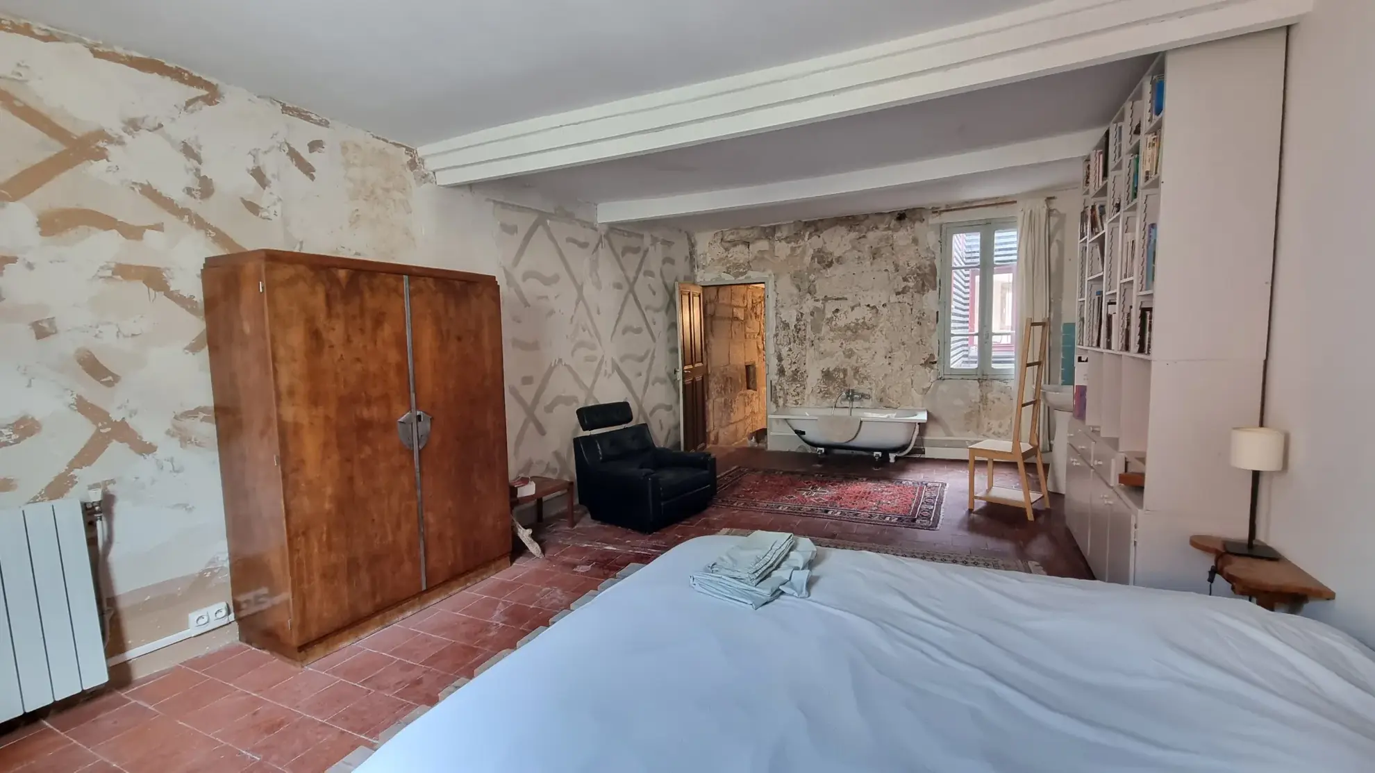 Maison de charme ancienne de 150 m² à Sommieres avec cour et terrasse 