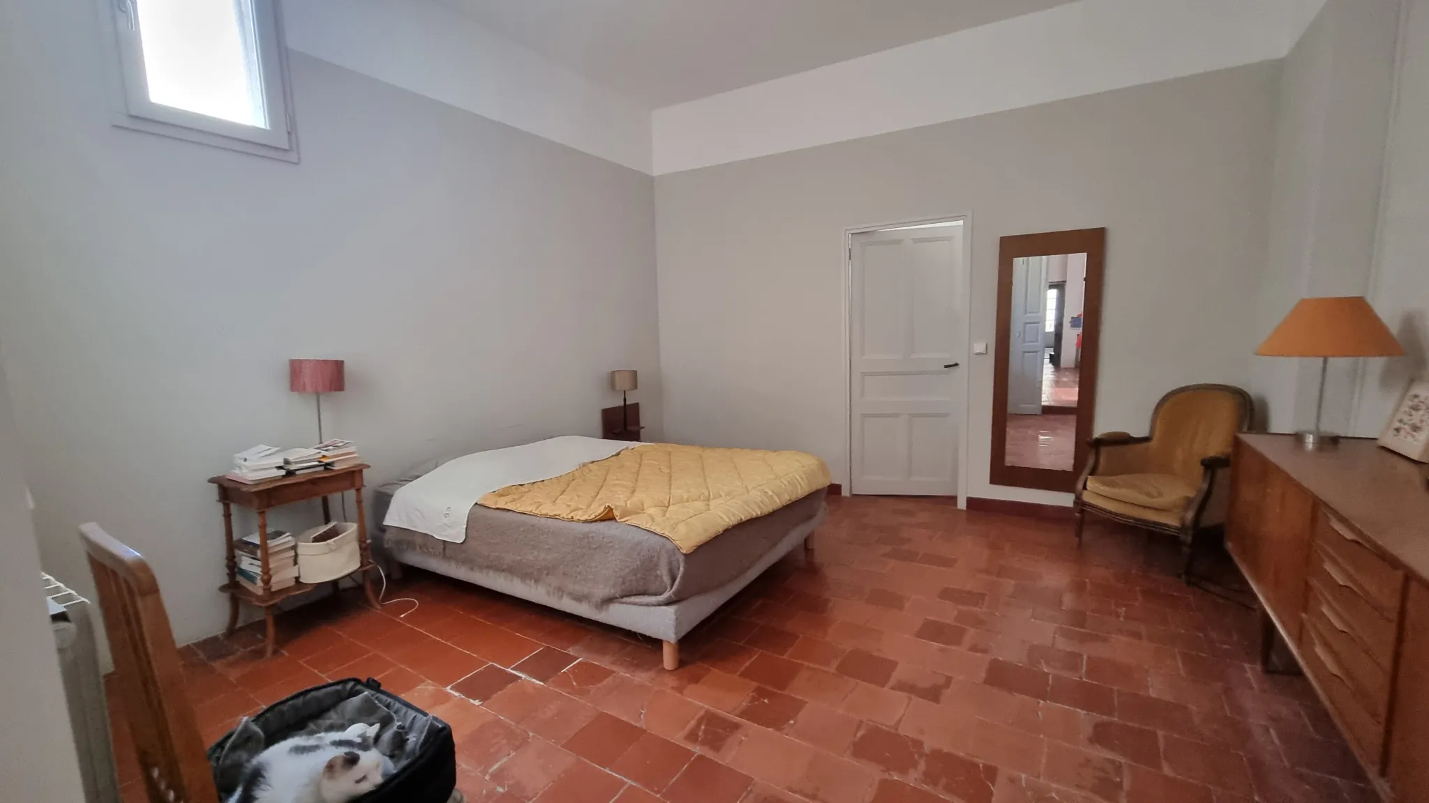 Maison de charme ancienne de 150 m² à Sommieres avec cour et terrasse 