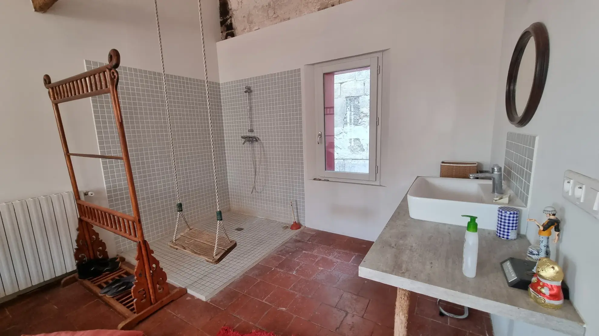 Maison de charme ancienne de 150 m² à Sommieres avec cour et terrasse 