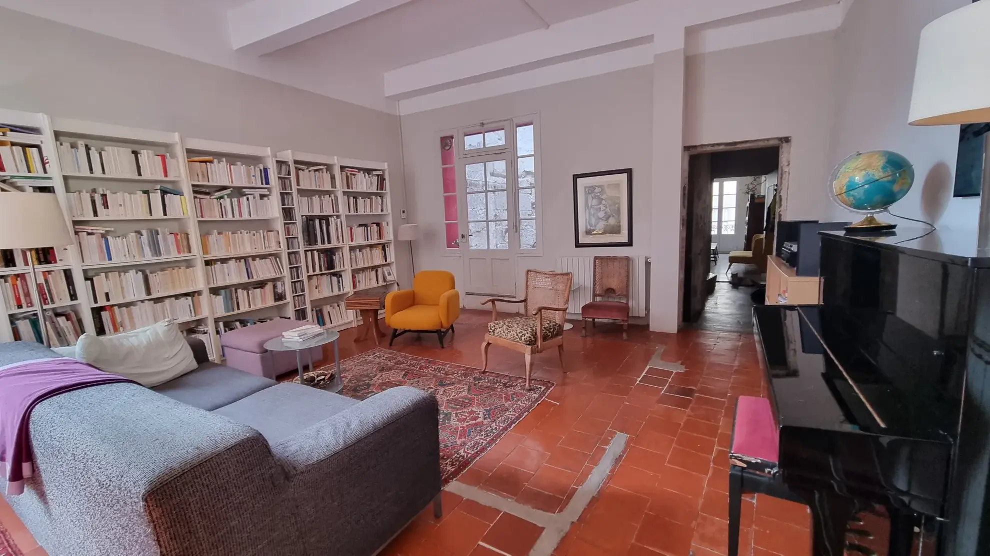 Maison de charme ancienne de 150 m² à Sommieres avec cour et terrasse 