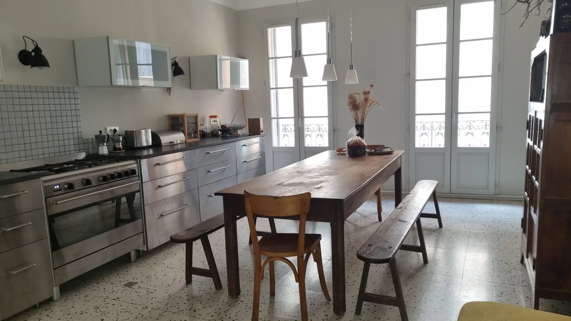 Maison de charme ancienne de 150 m² à Sommieres avec cour et terrasse 