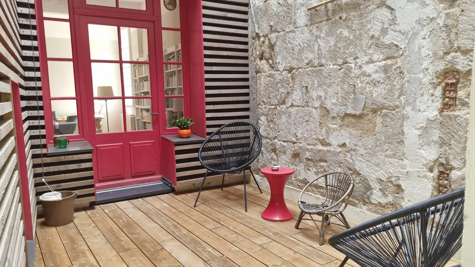 Maison de charme ancienne de 150 m² à Sommieres avec cour et terrasse 