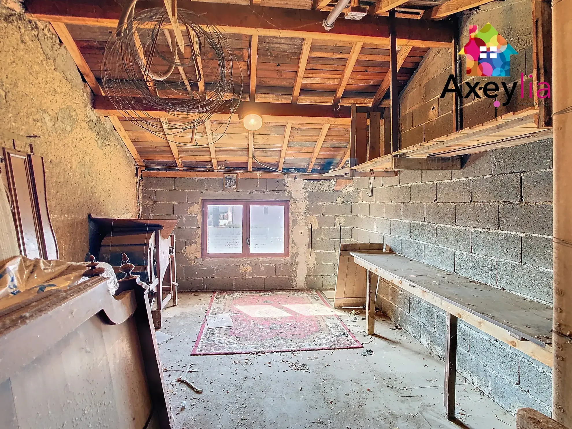 Maison à vendre à Roanne avec 3 chambres et 2 garages - Secteur recherché 