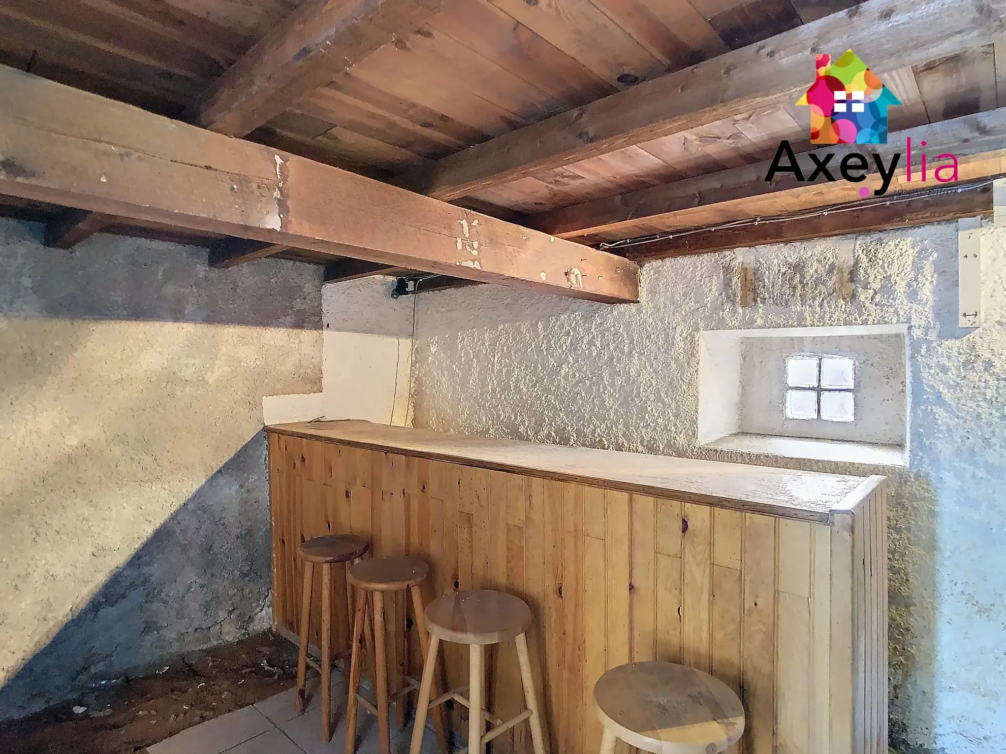 Maison à vendre à Roanne avec 3 chambres et 2 garages - Secteur recherché 