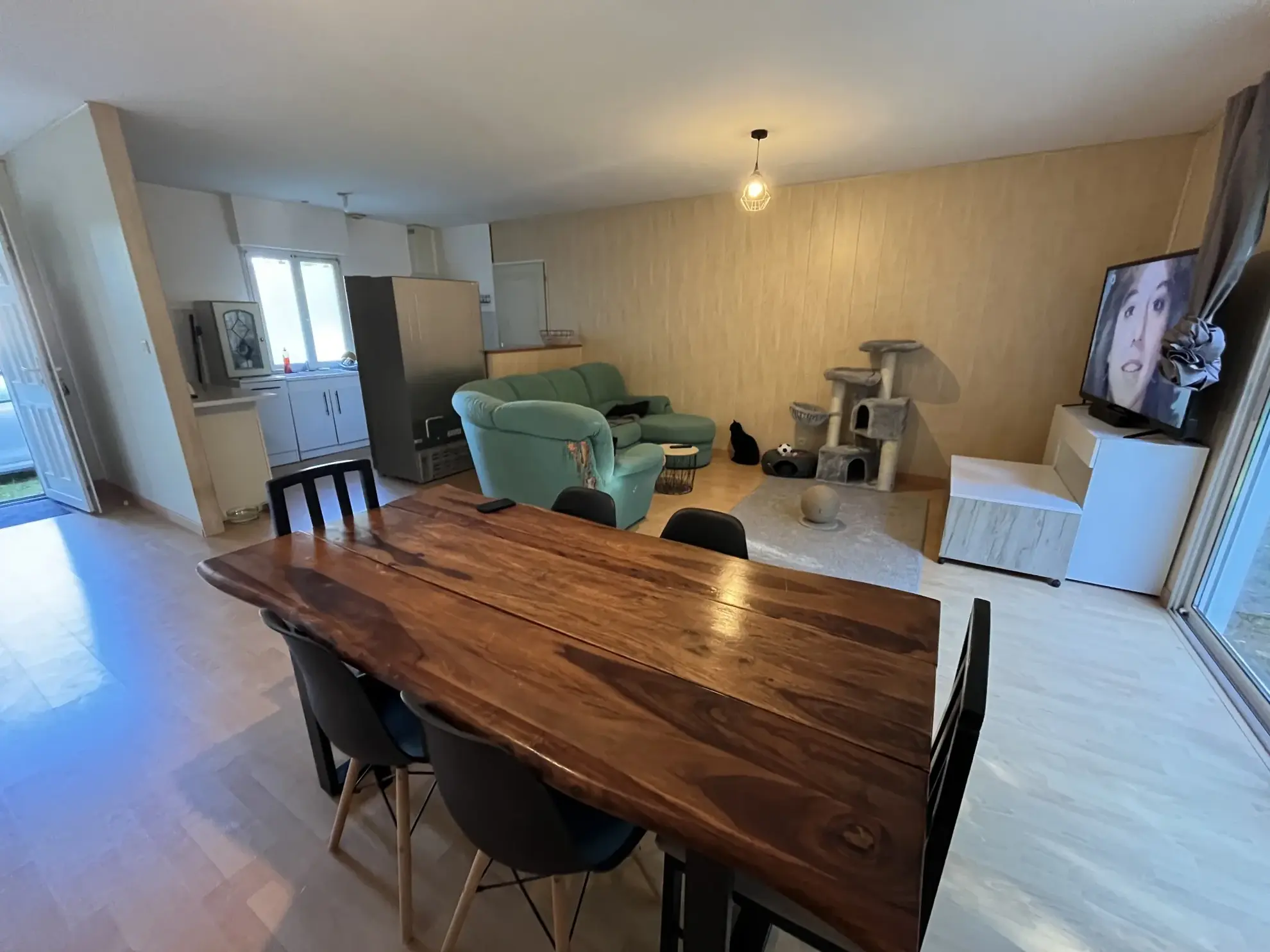 Maison de plain-pied à Thouars avec terrain boisé de 700 m² 