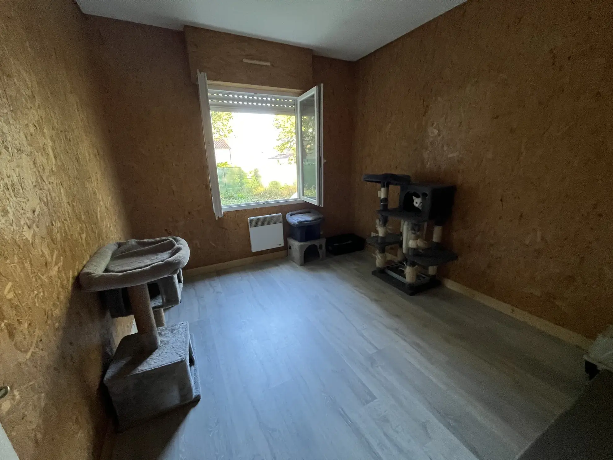 Maison de plain-pied à Thouars avec terrain boisé de 700 m² 