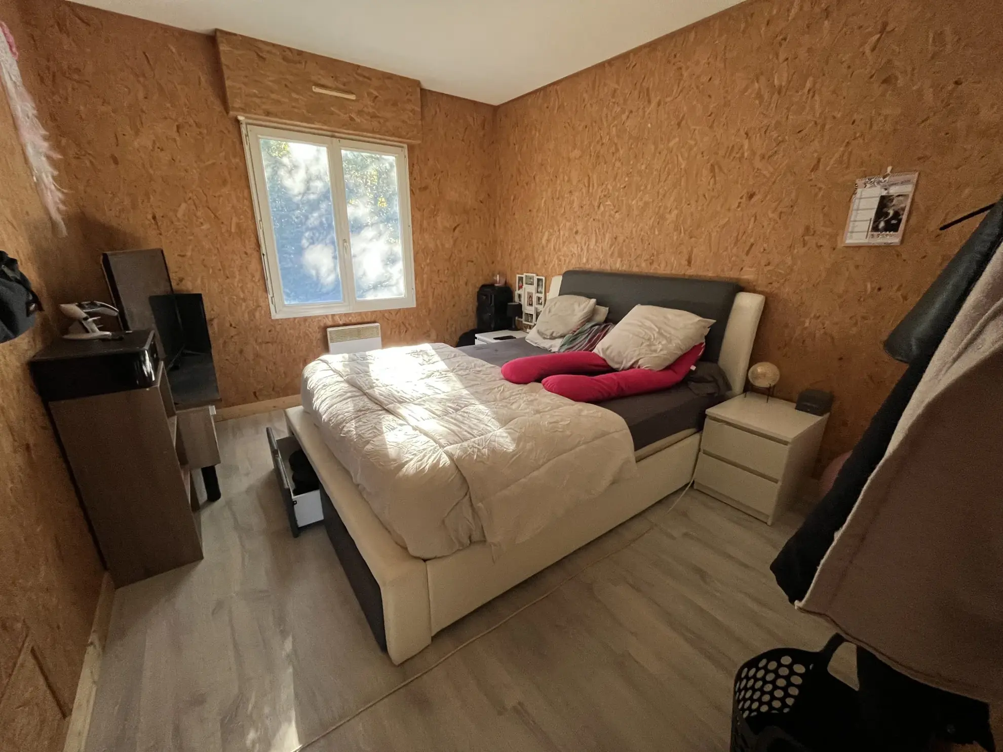 Maison de plain-pied à Thouars avec terrain boisé de 700 m² 