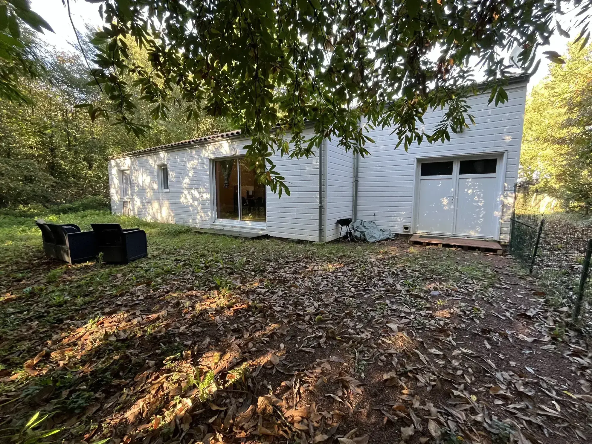 Maison de plain-pied à Thouars avec terrain boisé de 700 m² 