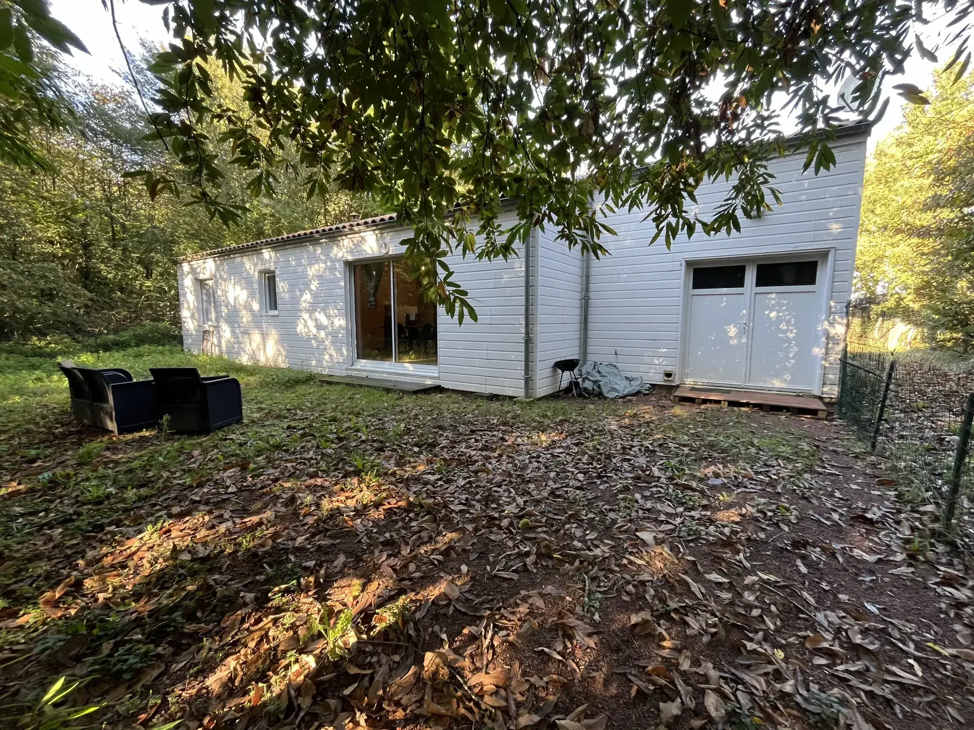 Maison de plain-pied à Thouars avec terrain boisé de 700 m² 