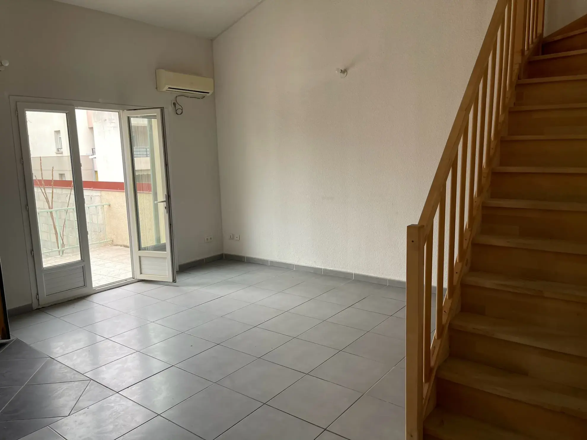 Maison avec deux appartements indépendants à Cavaillon - 120 m² - Garage 45 m² 