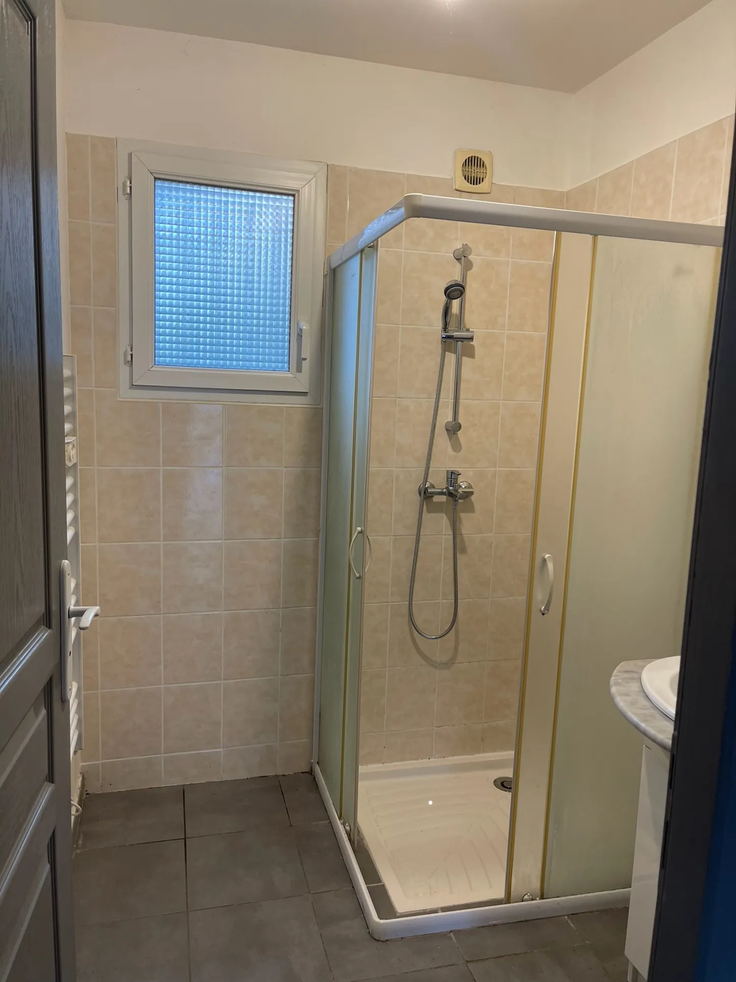 Maison avec deux appartements indépendants à Cavaillon - 120 m² - Garage 45 m² 