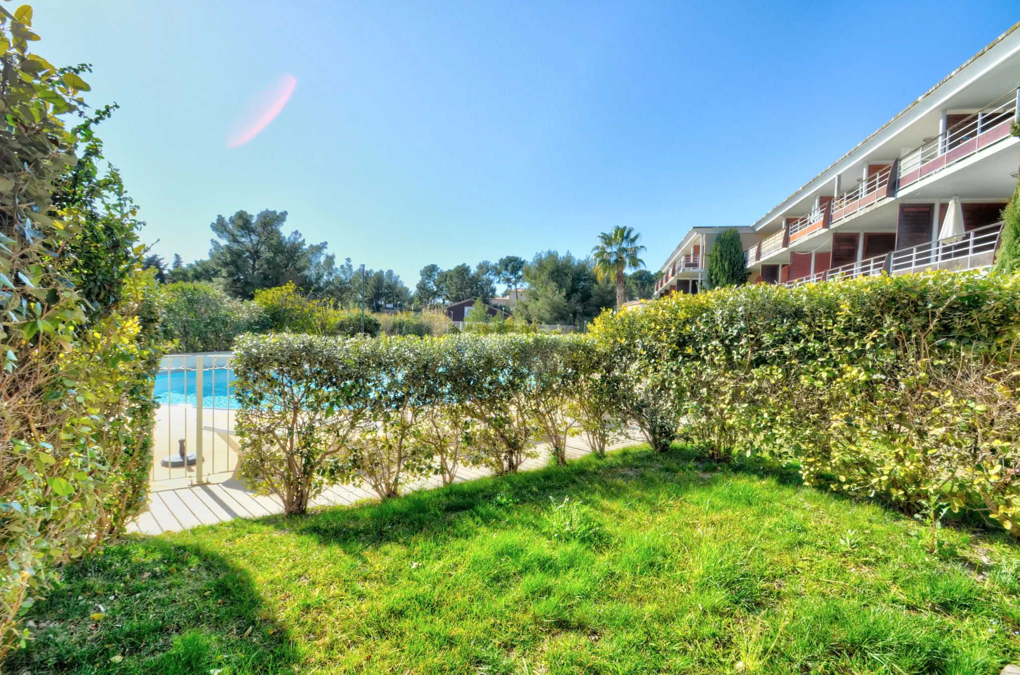 Appartement T2 avec terrasse et piscine à La Ciotat – Investissement ou résidence 