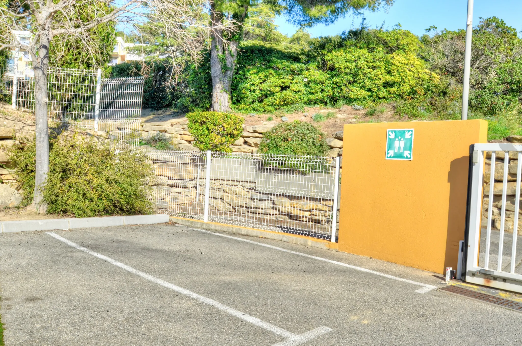 Appartement T2 avec terrasse et piscine à La Ciotat – Investissement ou résidence 