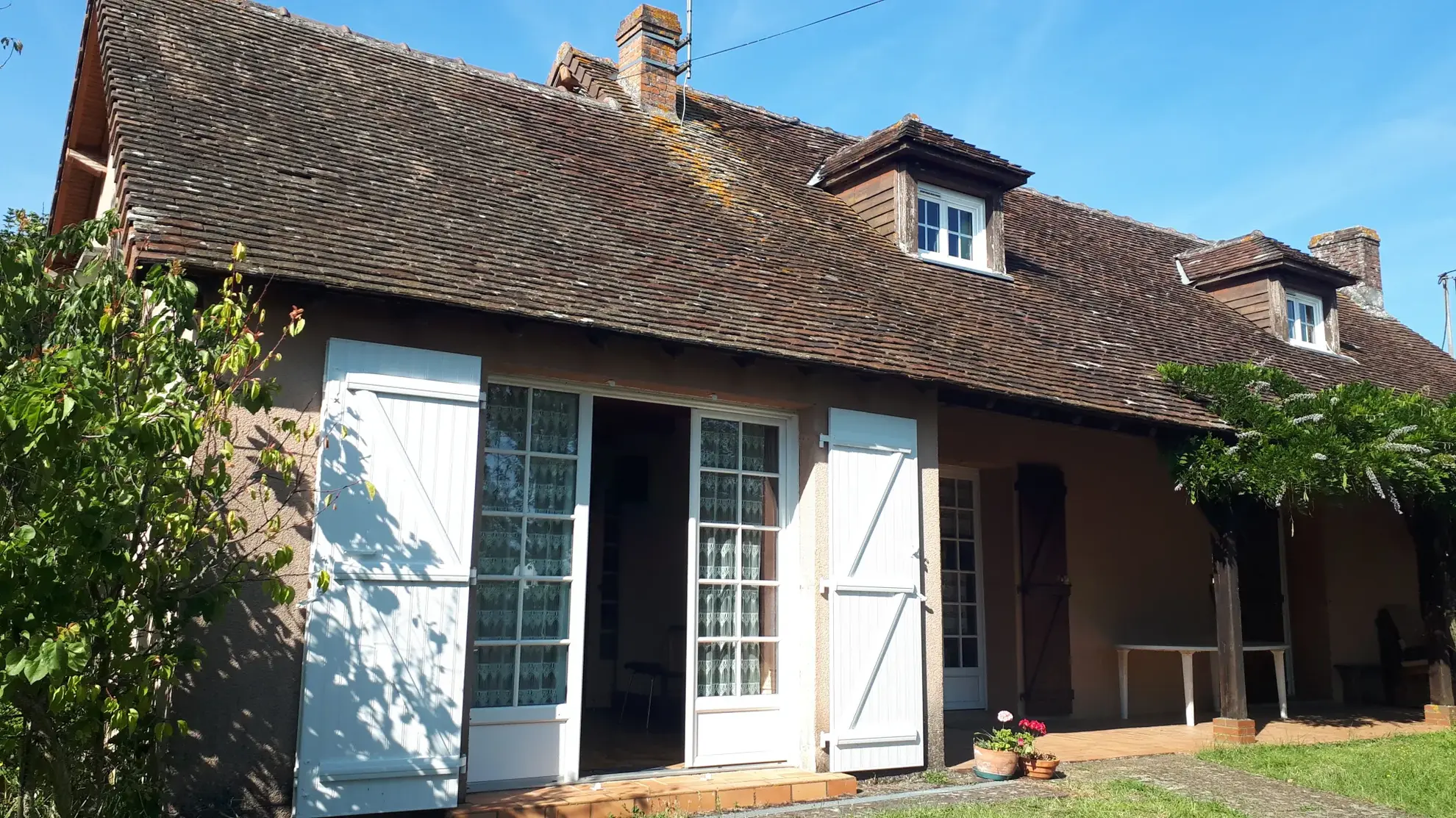 Belle maison avec annexe sur 5000 m² de terrain à Les Ormes (86)