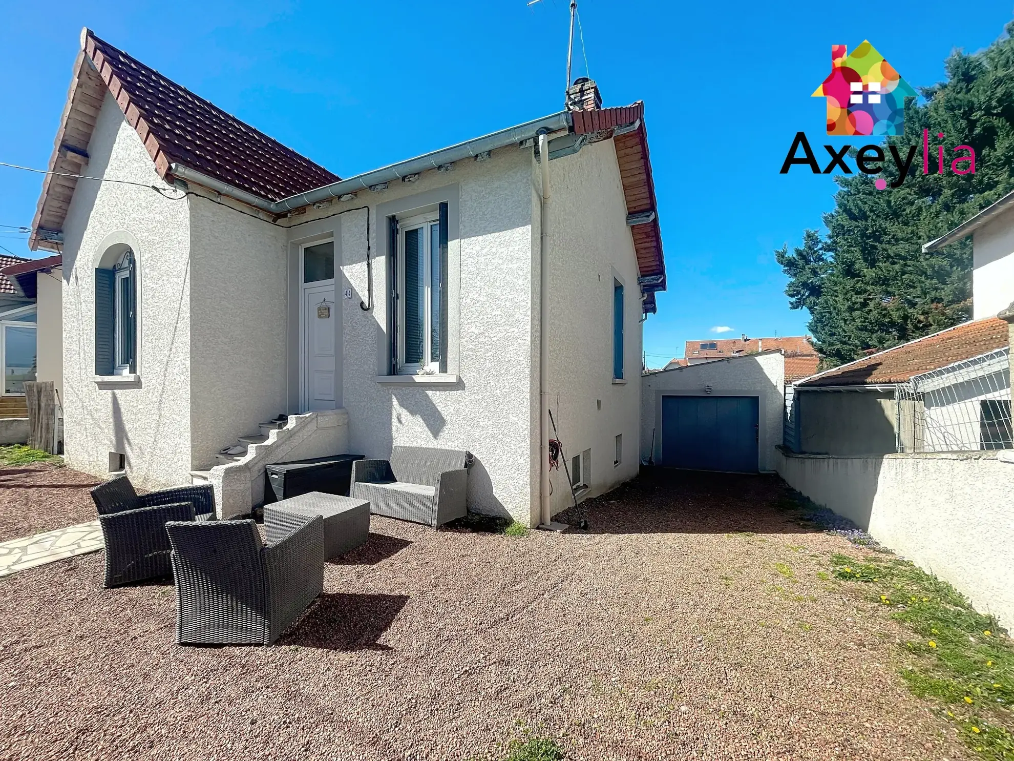 Maison à vendre à Riorges avec jardin, piscine et garage - 75 m² 