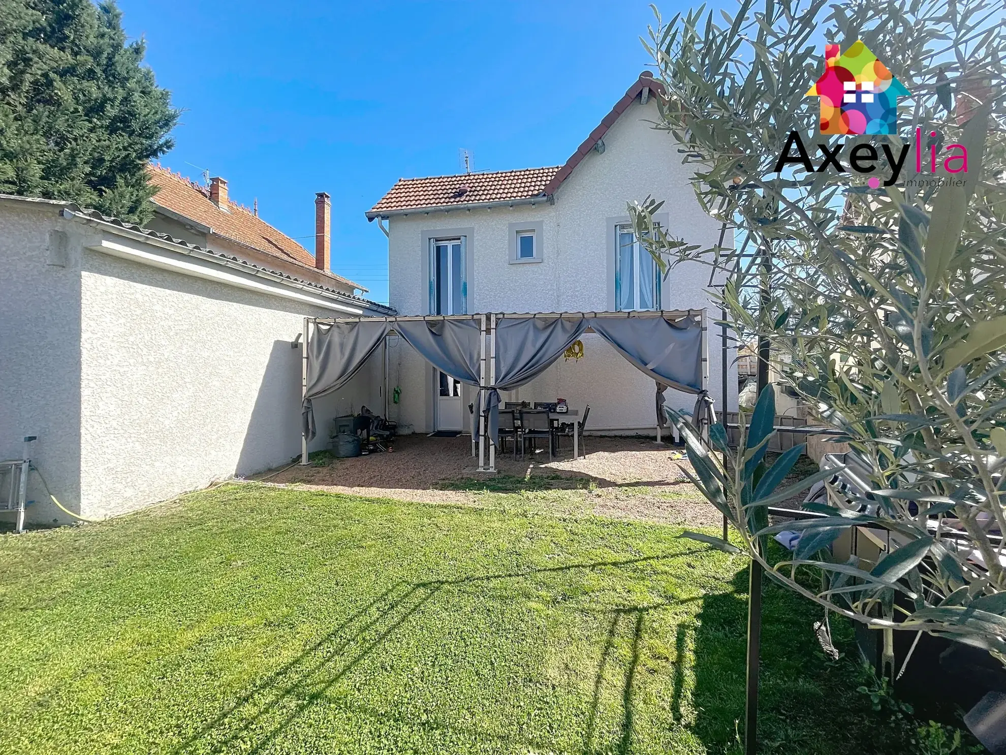 Maison à vendre à Riorges avec jardin, piscine et garage - 75 m² 