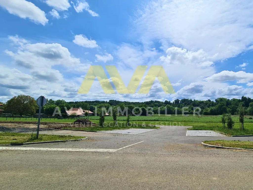 Terrain constructible de 1306 m² à 5 min de Navarrenx dans un cadre calme 