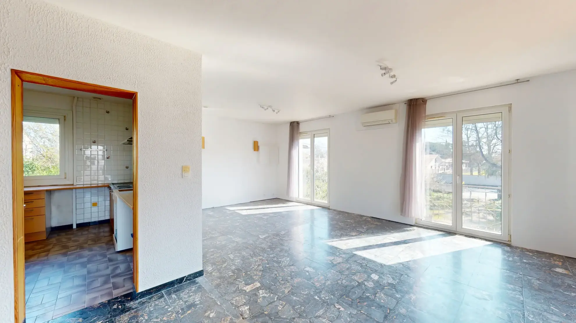 Grand appartement familial avec jardin et panneaux photovoltaïques à Frouzins 