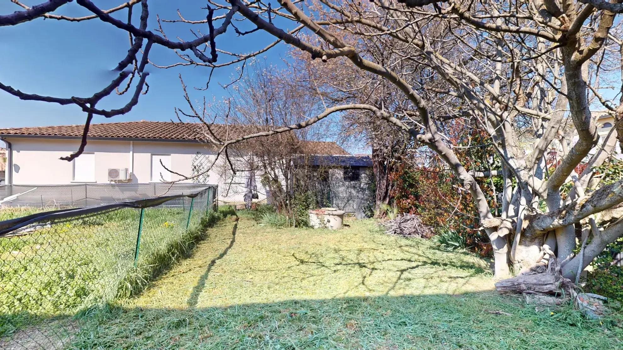 Grand appartement familial avec jardin et panneaux photovoltaïques à Frouzins 