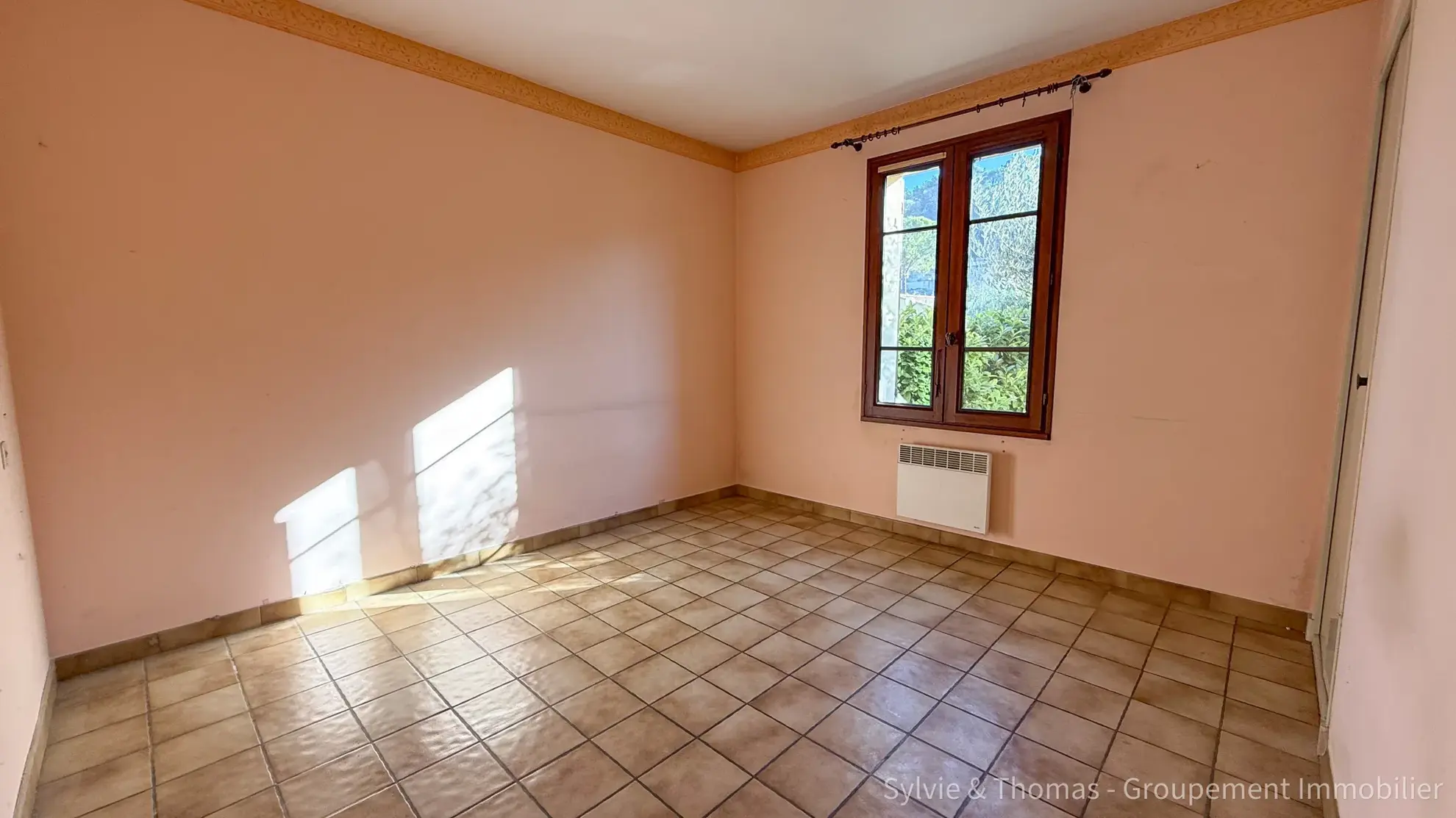 Maison de plain-pied à Orange avec jardin, garage et veranda - 80 m² 