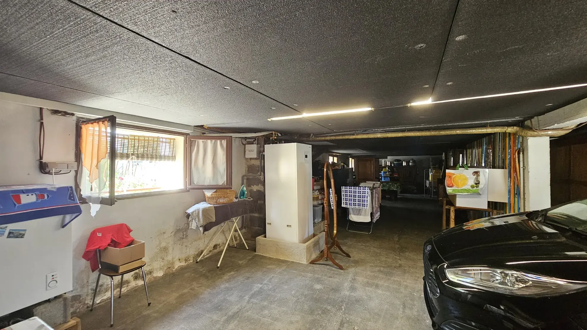 Belle maison à rénover avec garage et grand terrain, proche canal à Villeton 