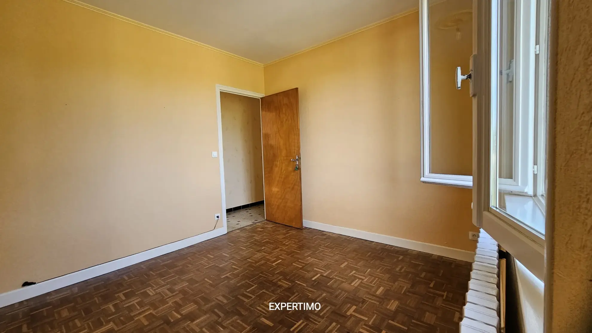 Belle maison à rénover avec garage et grand terrain, proche canal à Villeton 