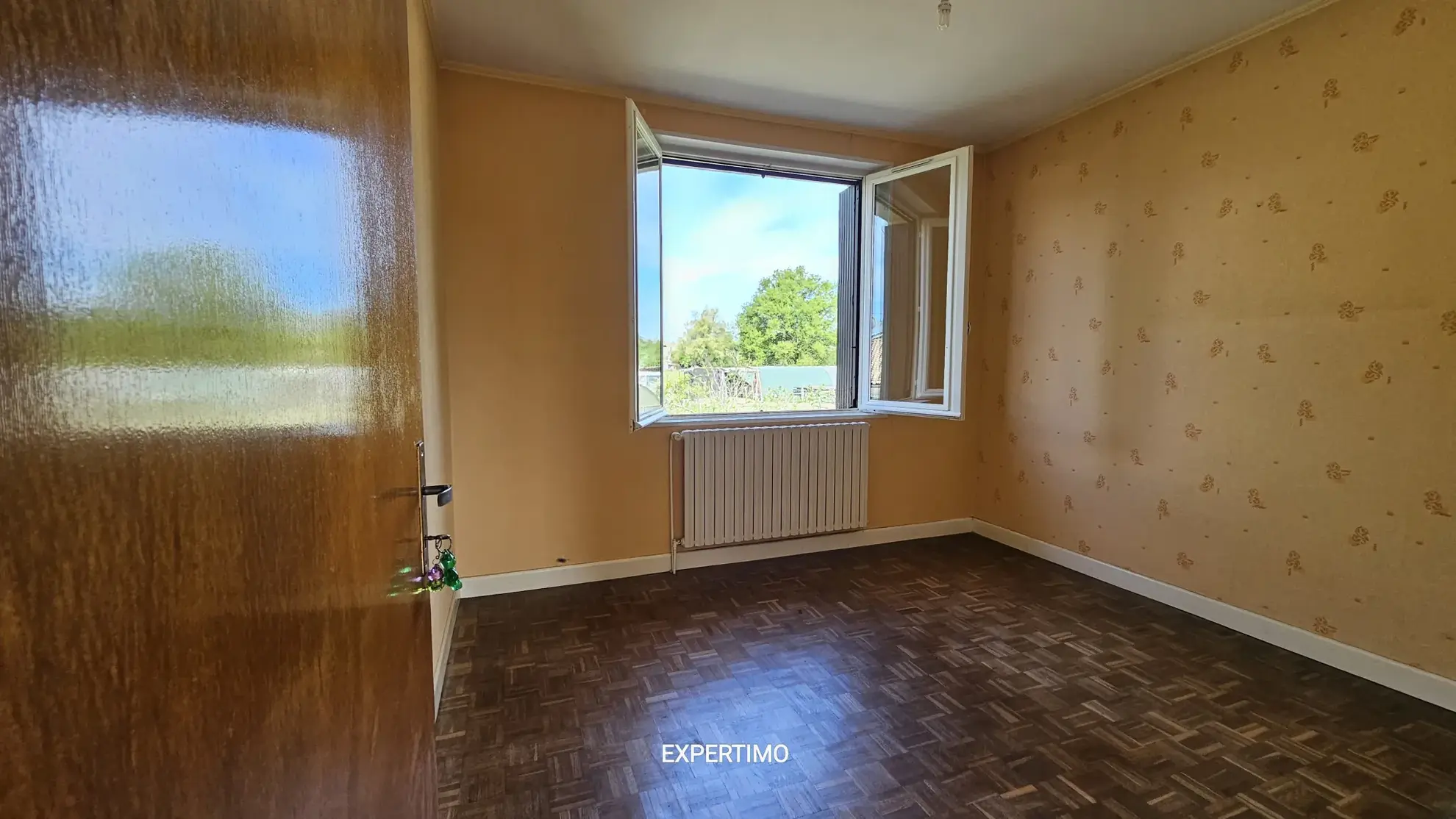 Belle maison à rénover avec garage et grand terrain, proche canal à Villeton 