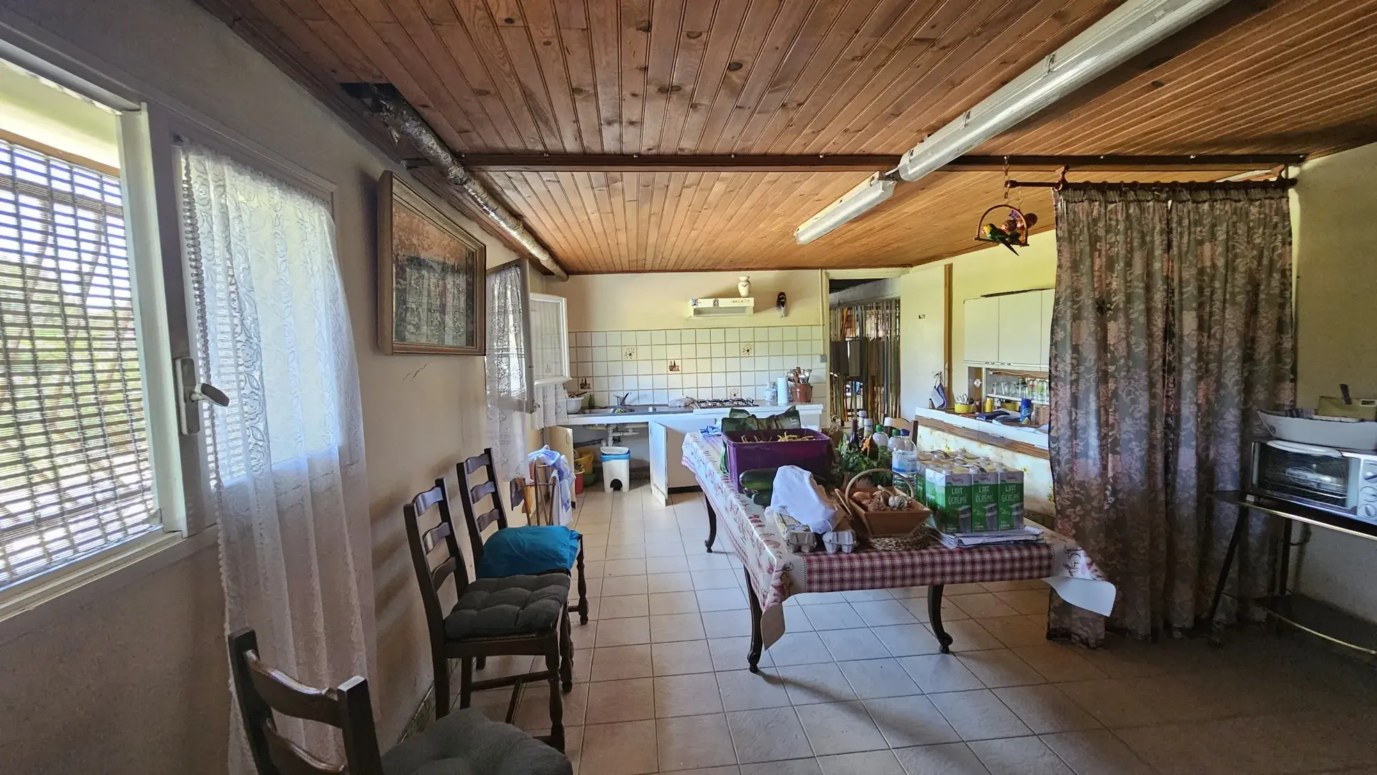 Belle maison à rénover avec garage et grand terrain, proche canal à Villeton 