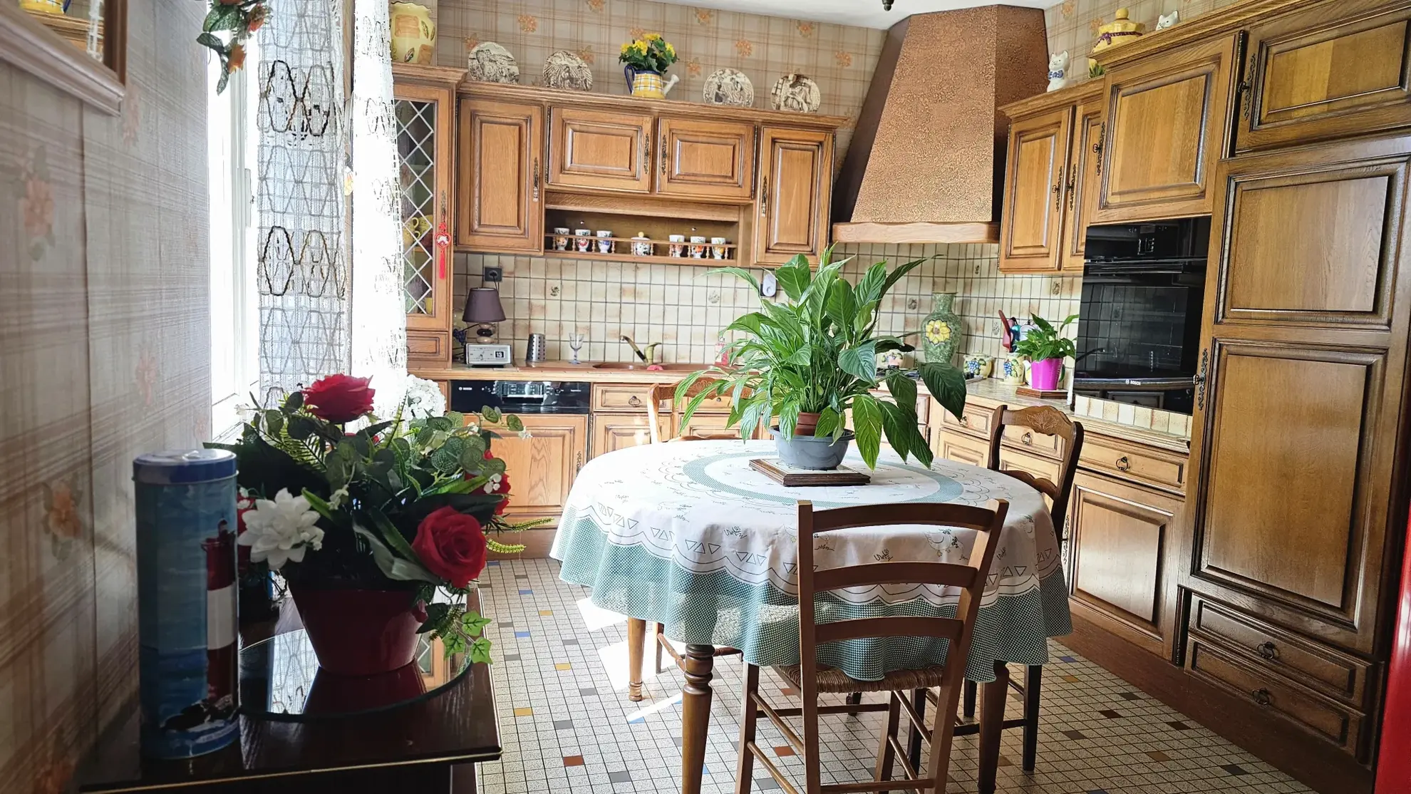 Belle maison à rénover avec garage et grand terrain, proche canal à Villeton 