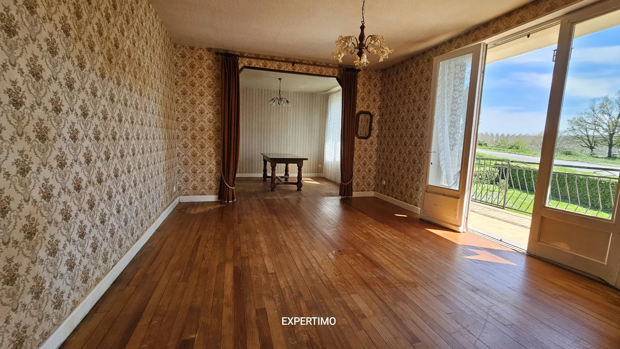 Belle maison à rénover avec garage et grand terrain, proche canal à Villeton 