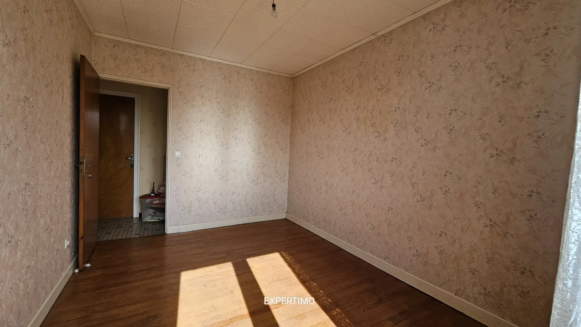 Belle maison à rénover avec garage et grand terrain, proche canal à Villeton 