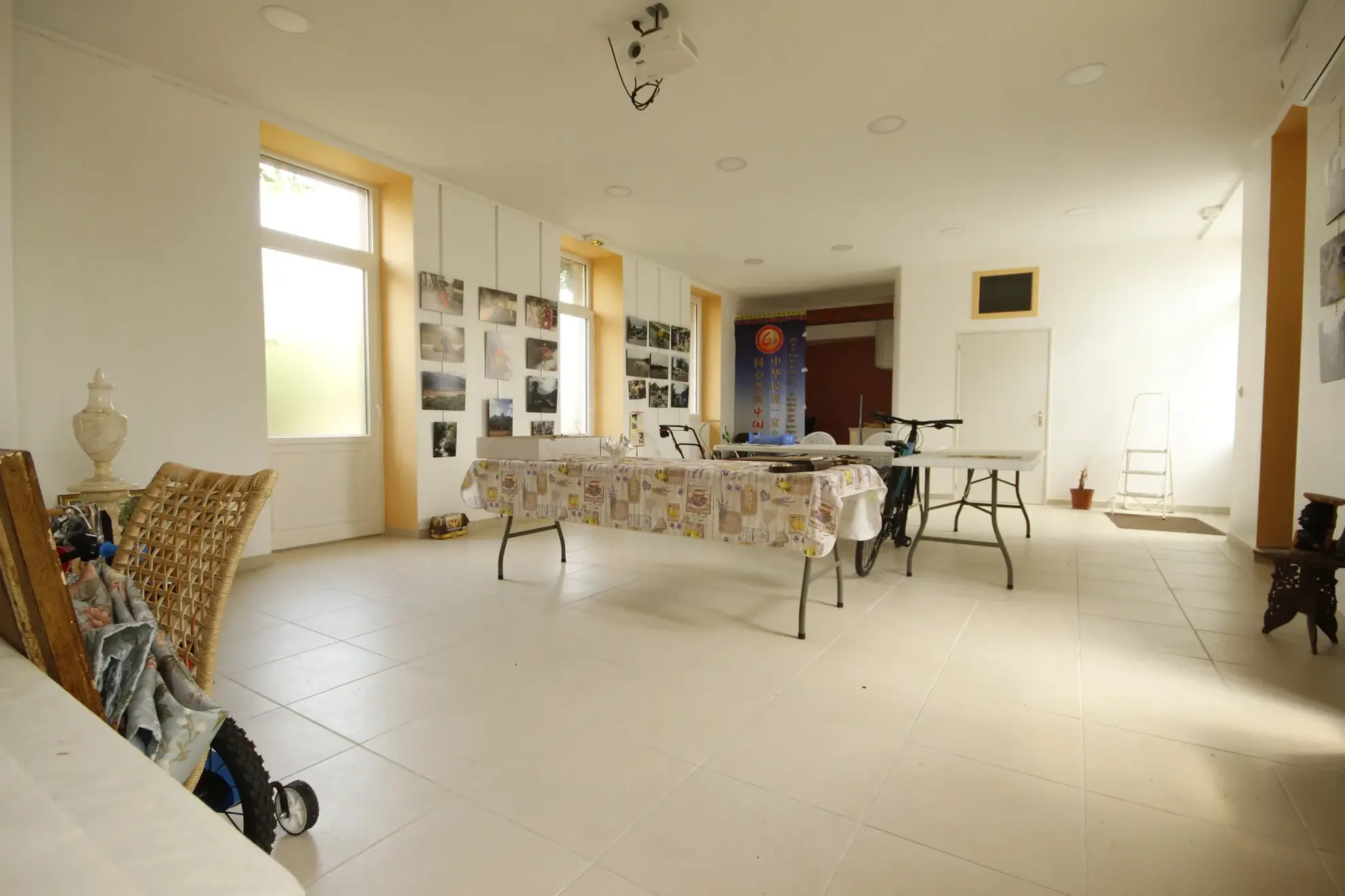 Maison spacieuse de 230 m² avec local professionnel à Sainte-Gemme 