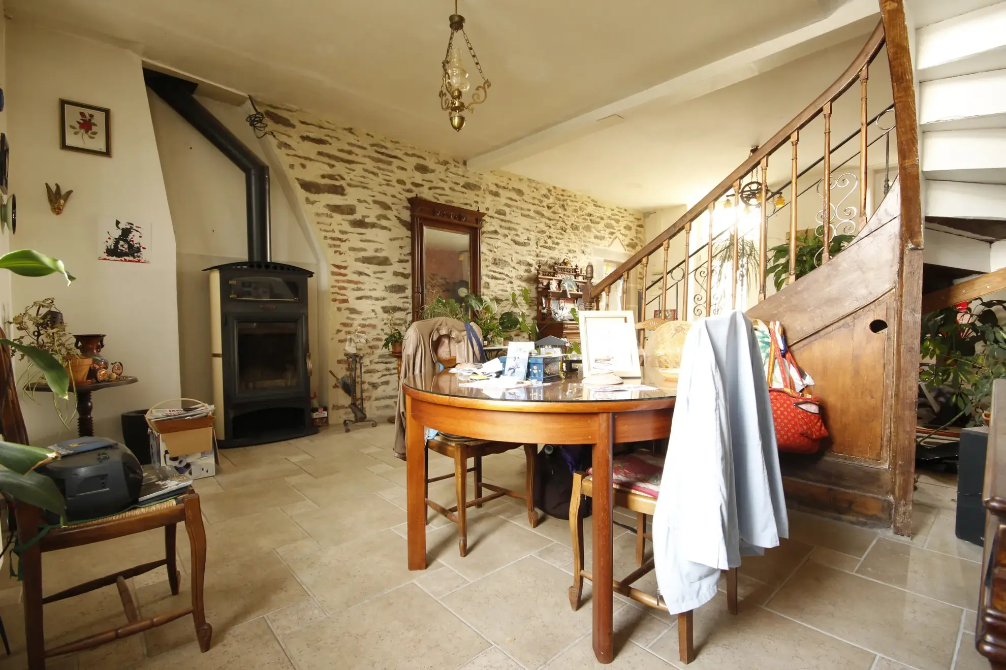 Maison spacieuse de 230 m² avec local professionnel aux normes PMR à Sainte-Gemme 