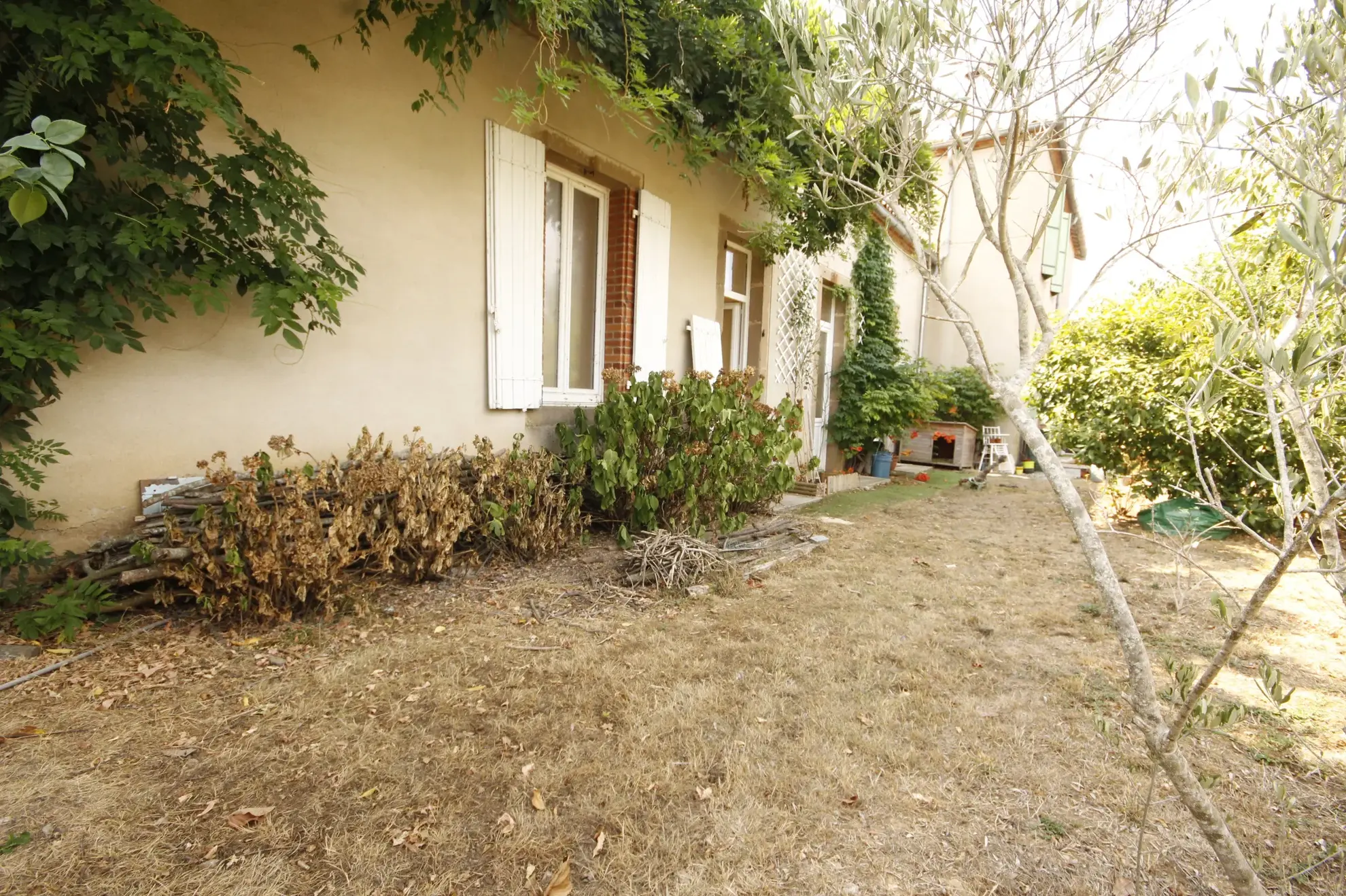 Maison spacieuse de 230 m² avec local professionnel aux normes PMR à Sainte-Gemme 