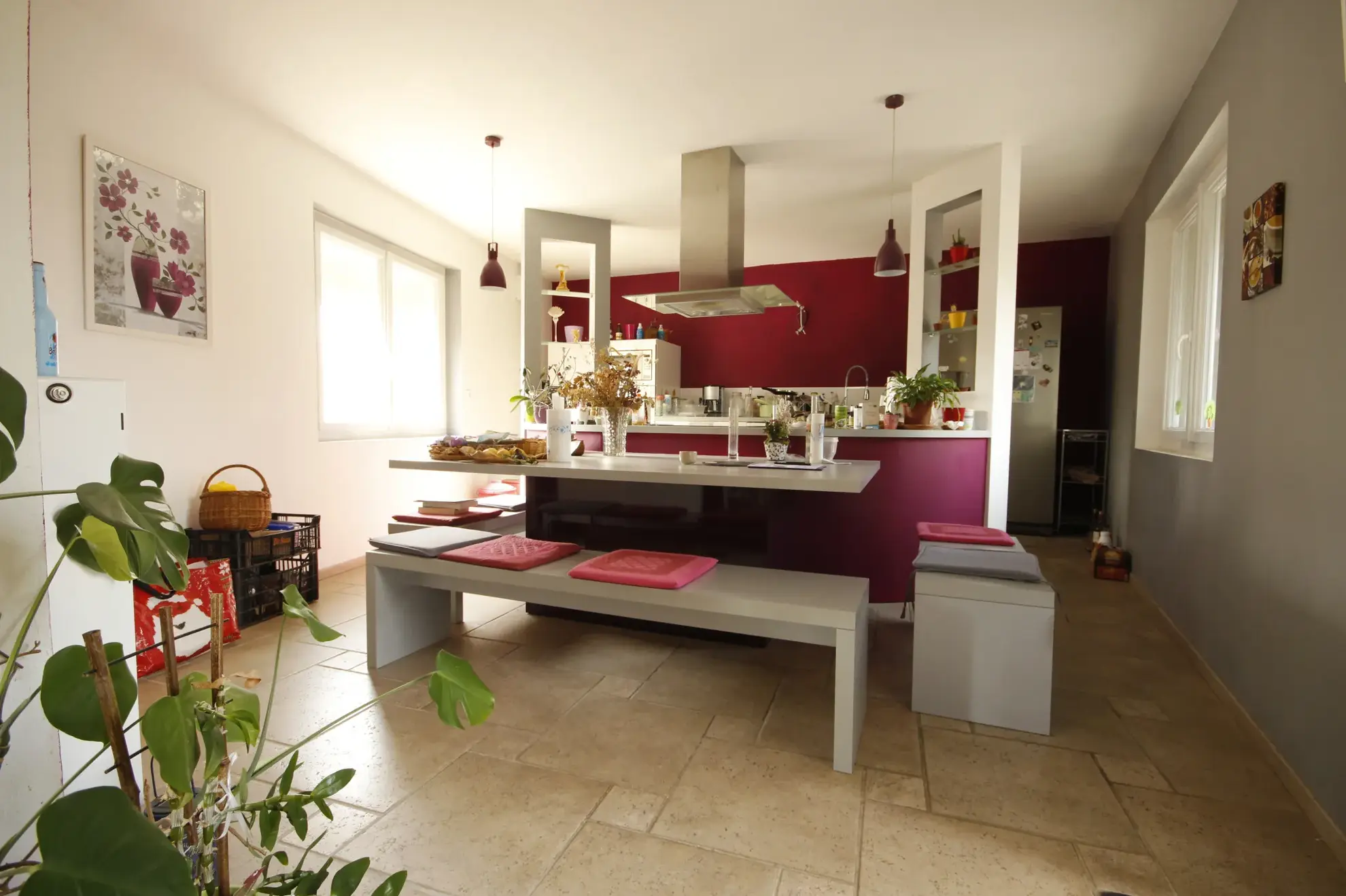 Maison spacieuse de 230 m² avec local professionnel aux normes PMR à Sainte-Gemme 